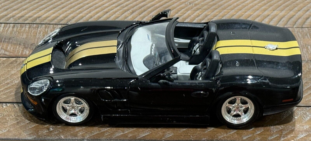 1999 Shelby Series 1 Maisto 1/18 Die Cast Black and Gold